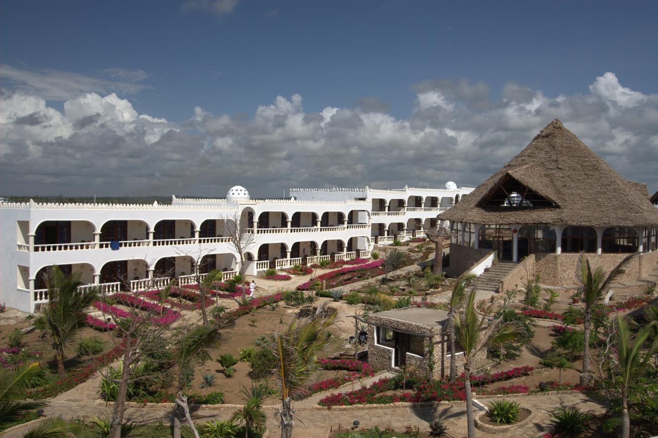 Jumbo Watamu Hotel Exterior photo