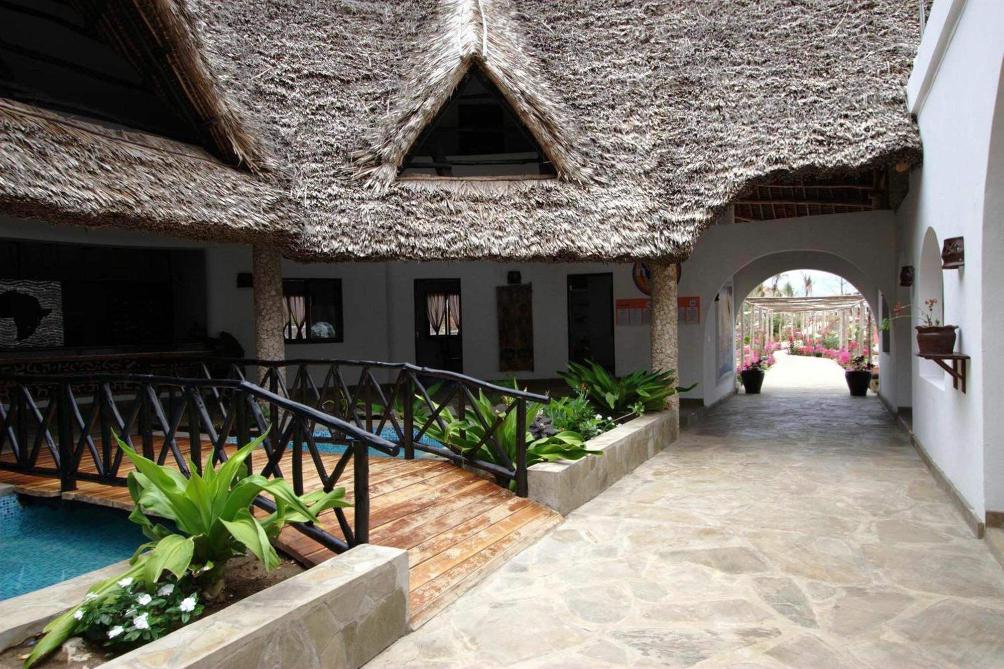 Jumbo Watamu Hotel Exterior photo