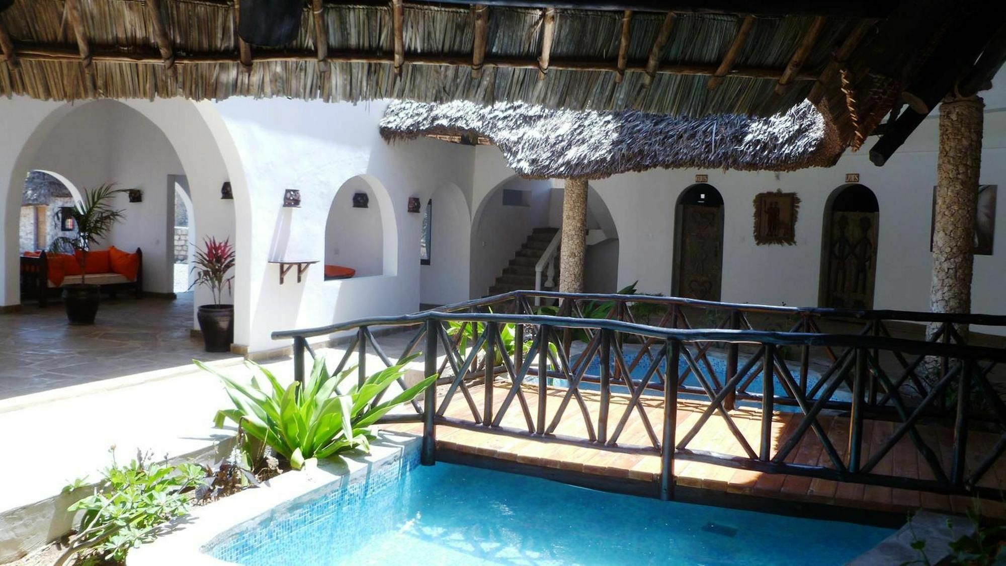 Jumbo Watamu Hotel Exterior photo